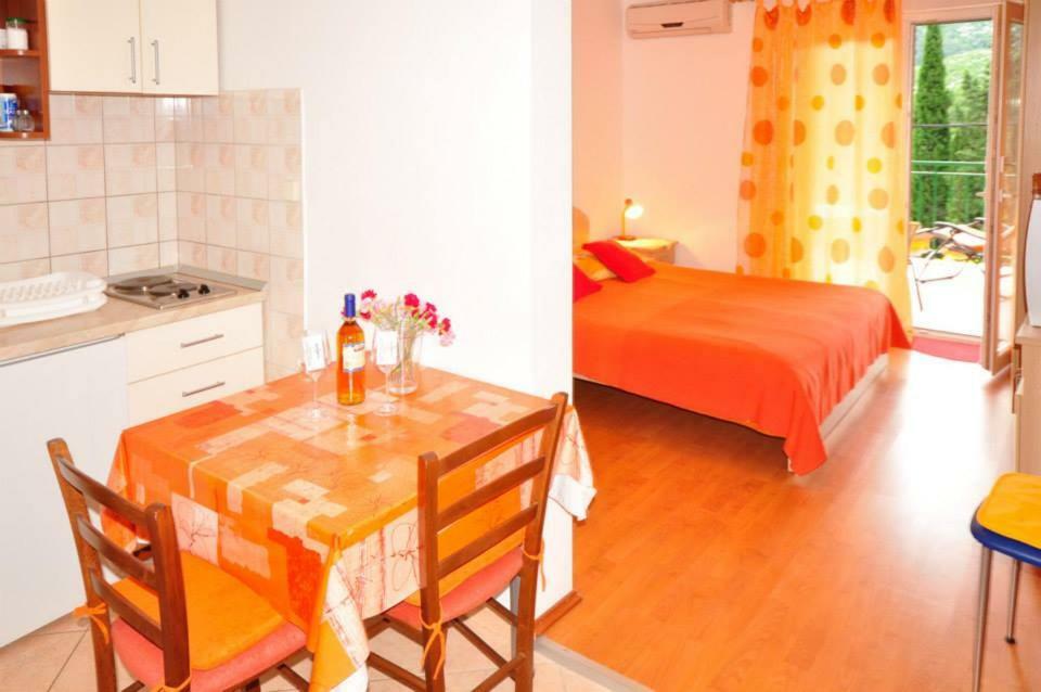 Apartments Franic Ploce  Esterno foto